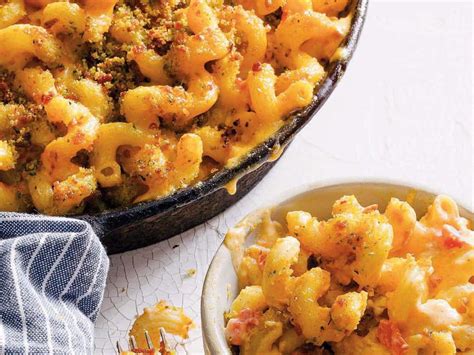 pimento-macaroni-and-cheese-with-bacon-bread-crumbs image