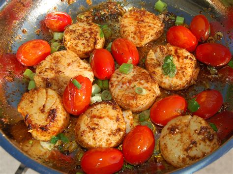 sauteed-scallops-and-tomatoes-tasty-kitchen image