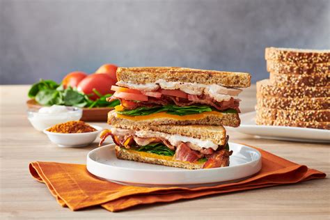 bacon-cheddar-chipotle-chicken-sandwich-country image