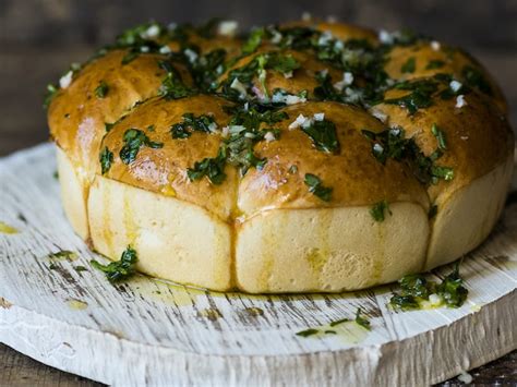 pampushky-ukrainian-garlic-bread-honest-cooking image