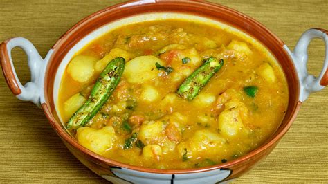 aloo-tamatar-ki-sabji-potato-with-spicy-tomato-gravy image