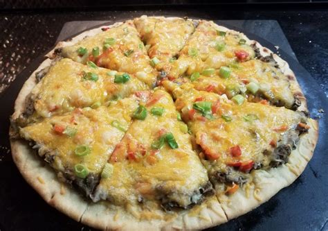 black-bean-pizza-recipe-the-vegetarian-cooking-couple image