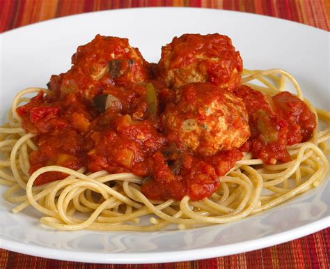 whole-wheat-spaghetti-with-marinara-and-turkey-meatballs image
