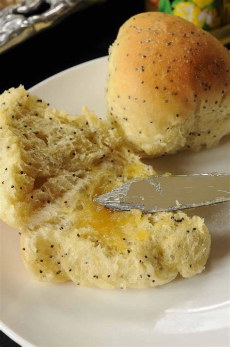 poppy-seed-dinner-rolls-made-easy-with-a-bread image