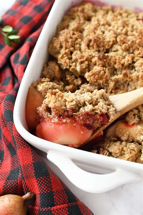 cranberry-pear-crisp-recipe-sizzling-eats image