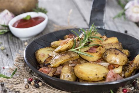 recipe-for-greek-style-potatoes-with-garlic image