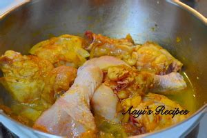 chicken-curry-with-black-cardamom-aayis image