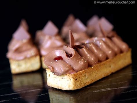chocolate-cherry-tart-in-individual-tartlets-meilleur image