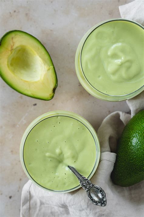 vietnamese-avocado-smoothie-sinh-tố-bơ-w image