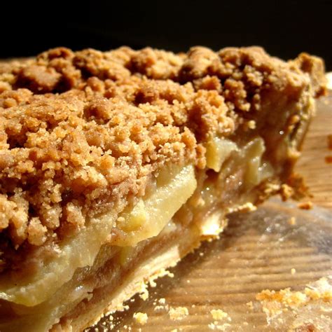 best-pear-crumble-pie-recipe-how-to-make-pear-pie image