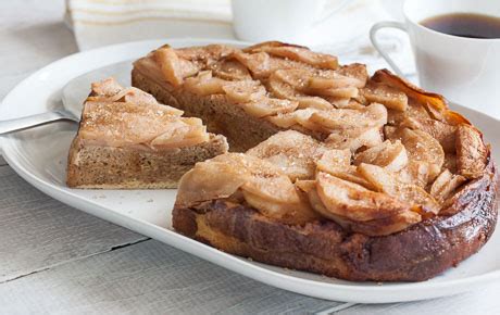 slow-cooker-apple-cinnamon-french-toast-whole image