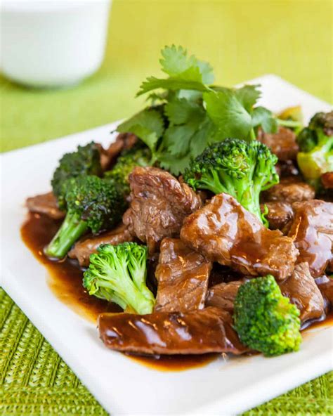 easy-10-minute-chinese-beef-and-broccoli-stir-fry image