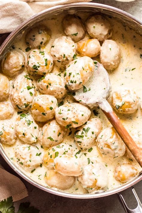 garlic-parmesan-potatoes-in-cream-sauce-little-broken image