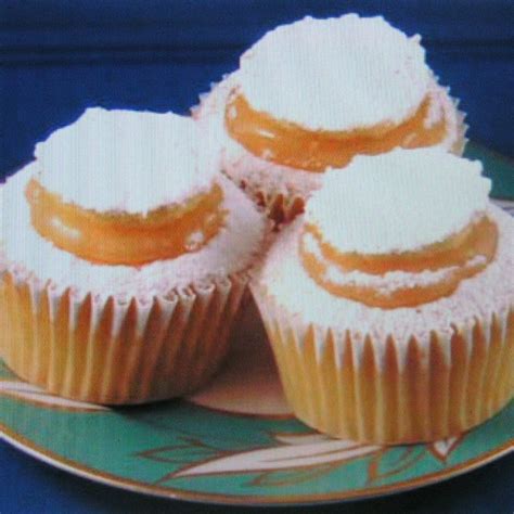 snow-capped-lemon-fairy-cakes-bigoven image