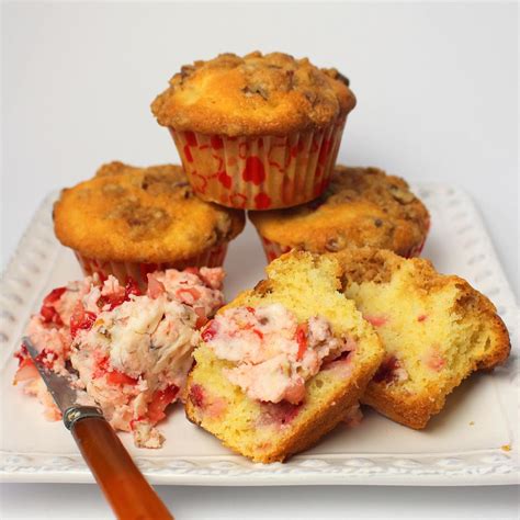 strawberry-sweetheart-streusel-muffins-palatable image