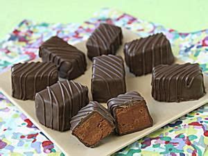 an-easy-recipe-for-delicious-mint-meltaways image