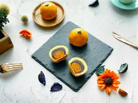 authentic-taiwanese-mooncake-yolk-pastry-recipe-go image