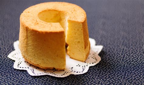 lemon-almond-sponge-cake-kosher-and-jewish image