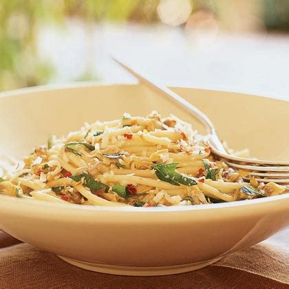 spaghetti-with-white-clam-sauce-recipe-myrecipes image