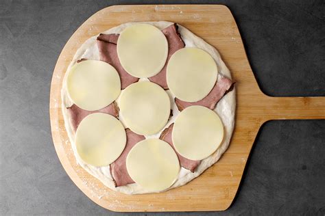 roast-beef-pizza-with-horseradish-sauce-provolone image