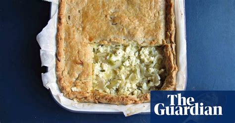how-to-make-the-perfect-cheese-and-onion-pie-pie-the image