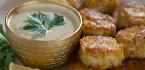 crabcakes-with-zesty-herb-tartar-sauce-recipe-pinterest image