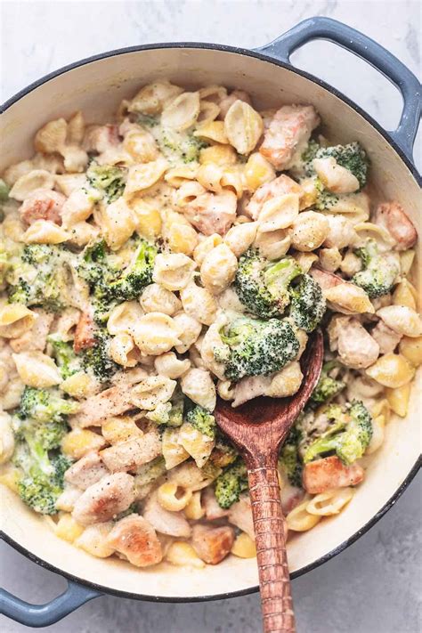 chicken-alfredo-with-broccoli-creme-de-la-crumb image