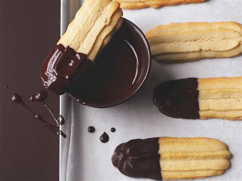 viennese-biscuits-dipped-in-chocolate-saga image