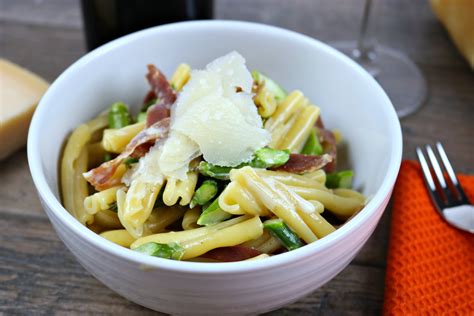 pasta-with-asparagus-and-prosciutto-creamy-and image