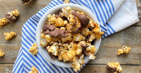 homemade-salted-caramel-popcorn image