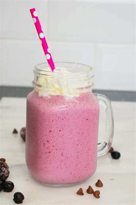 chocolate-berry-smoothie-that-tastes-like-dessert-the image