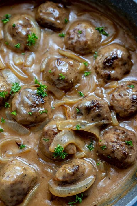 meatballs-and-gravy-with-onions-wonkywonderful image