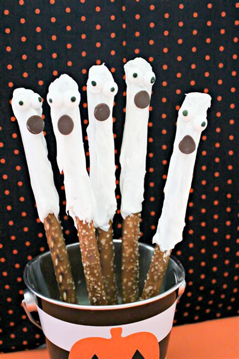 spooky-halloween-ghost-pretzels-simply-being-mommy image