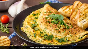watch-how-to-make-cheese-onion-omelete-a-hearty image