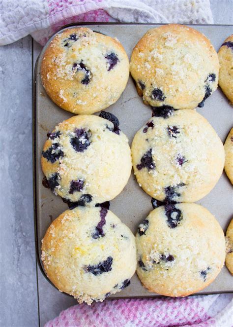blueberry-muffins-with-crumb-topping-two-purple-figs image