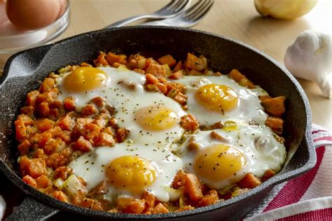20-super-simple-camping-cast-iron-skillet image
