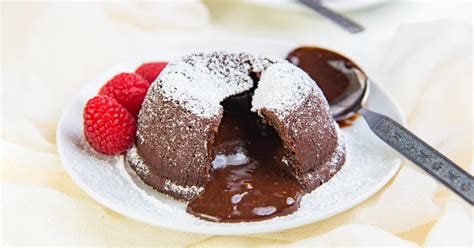 super-easy-chocolate-molten-cakes-with-video-the image