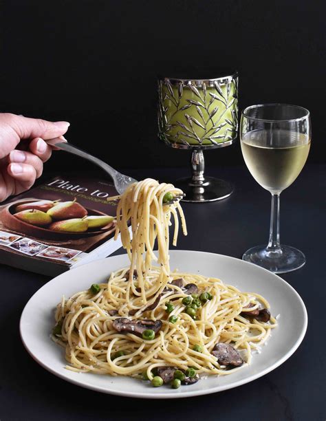 spaghetti-with-garlic-mushroom-peas-pepper-delight image