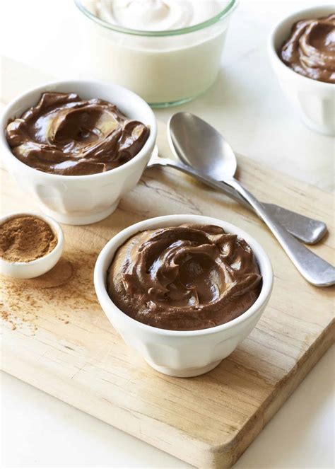 10-minute-vegan-chocolate-avocado-pudding-the image