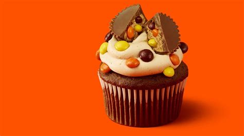 reeses-peanut-butter-chocolate-cupcakes image