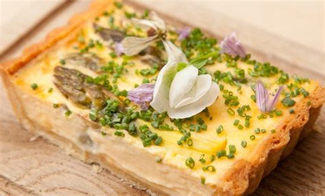 asparagus-and-hollandaise-tart-recipe-we-heart-living image