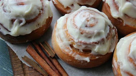 mistakes-everyone-makes-when-making-cinnamon-rolls image