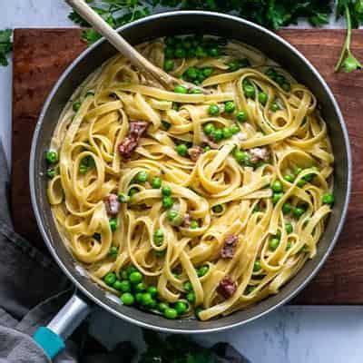 fettuccine-alfredo-with-pancetta-and-peas-the-hungry image