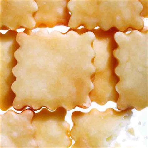 crisp-maple-shortbread-cookies-recipe-chatelainecom image