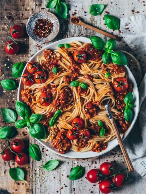 vegan-spaghetti-bolognese-easy-recipe-bianca-zapatka image