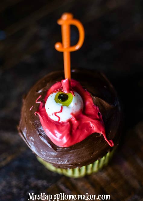 bloody-knife-in-the-eyeball-cupcakes-mrs-happy image