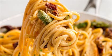 asparagus-sundried-tomato-and-chicken-spaghetti image
