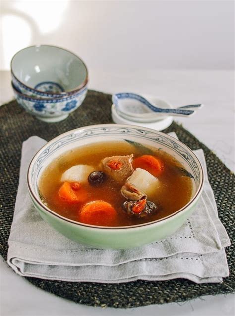 cantonese-pork-soup-with-carrots-chinese-yam-the image