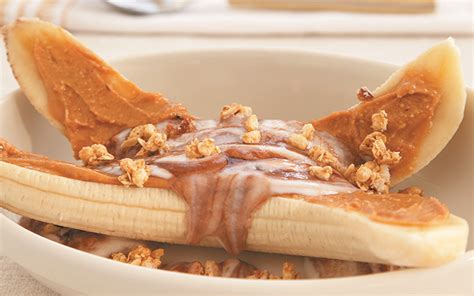 chocolate-peanut-butter-breakfast-banana-split-and-its image