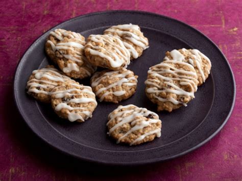 paula-deens-loaded-oatmeal-cookies-keeprecipes image